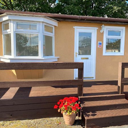 1-Bedroom Semi-Detached Chalet In Uddingston, Glasgow מראה חיצוני תמונה