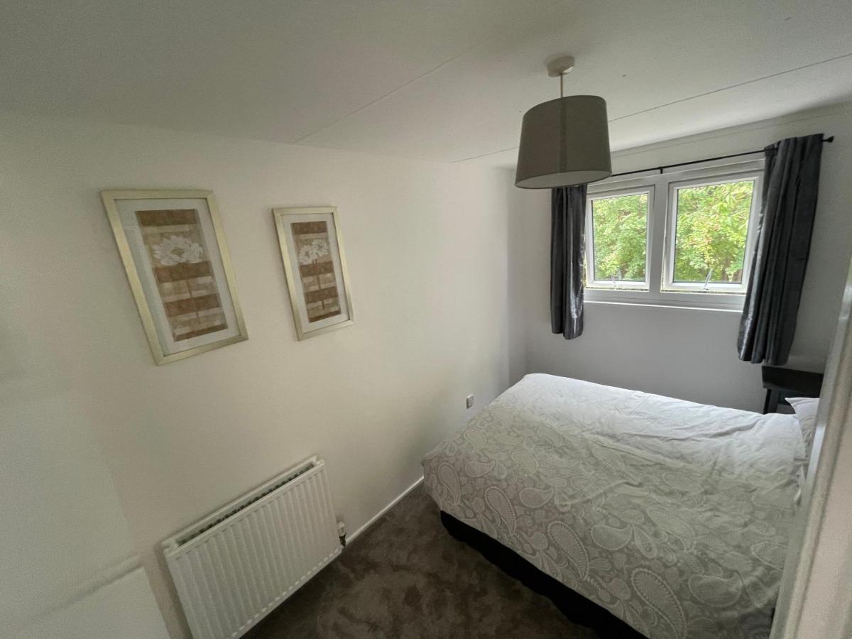 1-Bedroom Semi-Detached Chalet In Uddingston, Glasgow מראה חיצוני תמונה