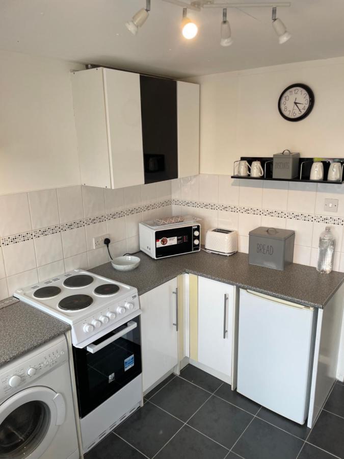 1-Bedroom Semi-Detached Chalet In Uddingston, Glasgow מראה חיצוני תמונה