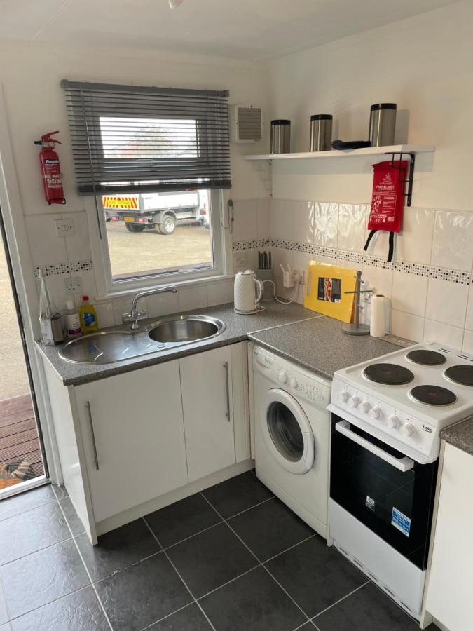 1-Bedroom Semi-Detached Chalet In Uddingston, Glasgow מראה חיצוני תמונה