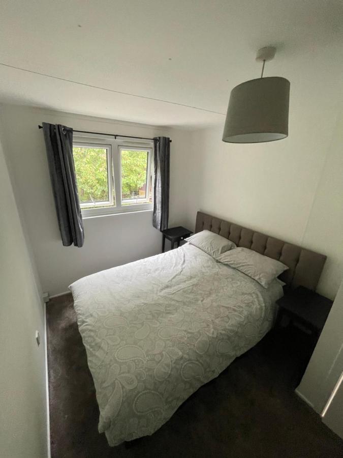 1-Bedroom Semi-Detached Chalet In Uddingston, Glasgow מראה חיצוני תמונה