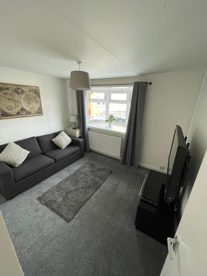 1-Bedroom Semi-Detached Chalet In Uddingston, Glasgow מראה חיצוני תמונה