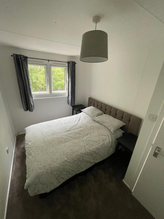 1-Bedroom Semi-Detached Chalet In Uddingston, Glasgow מראה חיצוני תמונה