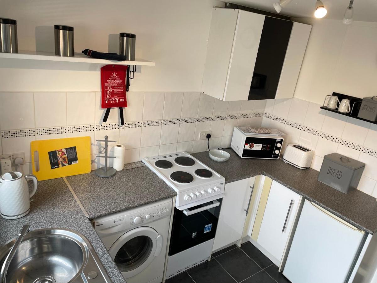 1-Bedroom Semi-Detached Chalet In Uddingston, Glasgow מראה חיצוני תמונה