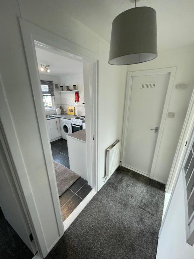 1-Bedroom Semi-Detached Chalet In Uddingston, Glasgow מראה חיצוני תמונה