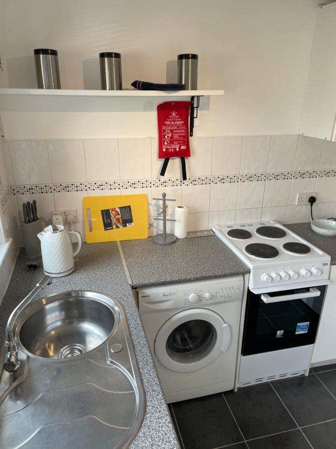 1-Bedroom Semi-Detached Chalet In Uddingston, Glasgow מראה חיצוני תמונה