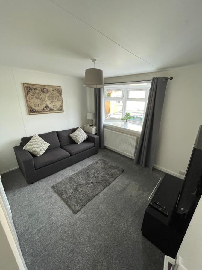 1-Bedroom Semi-Detached Chalet In Uddingston, Glasgow מראה חיצוני תמונה